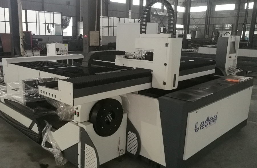 Large Fiber Laser Tube Cutting Machine CNC Laser Cutter And Engraver